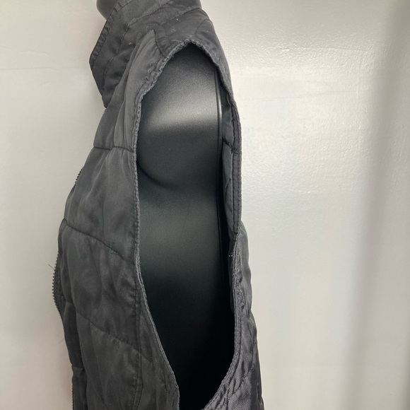 Gap Quilted Vest - Picture 5 of 6